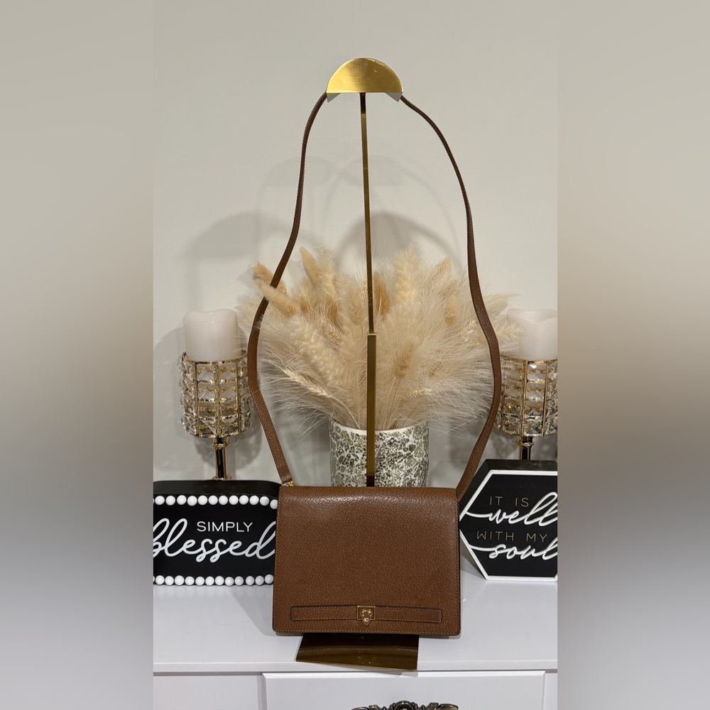 Excellent condition Vintage Valentino Crossbody leather bag